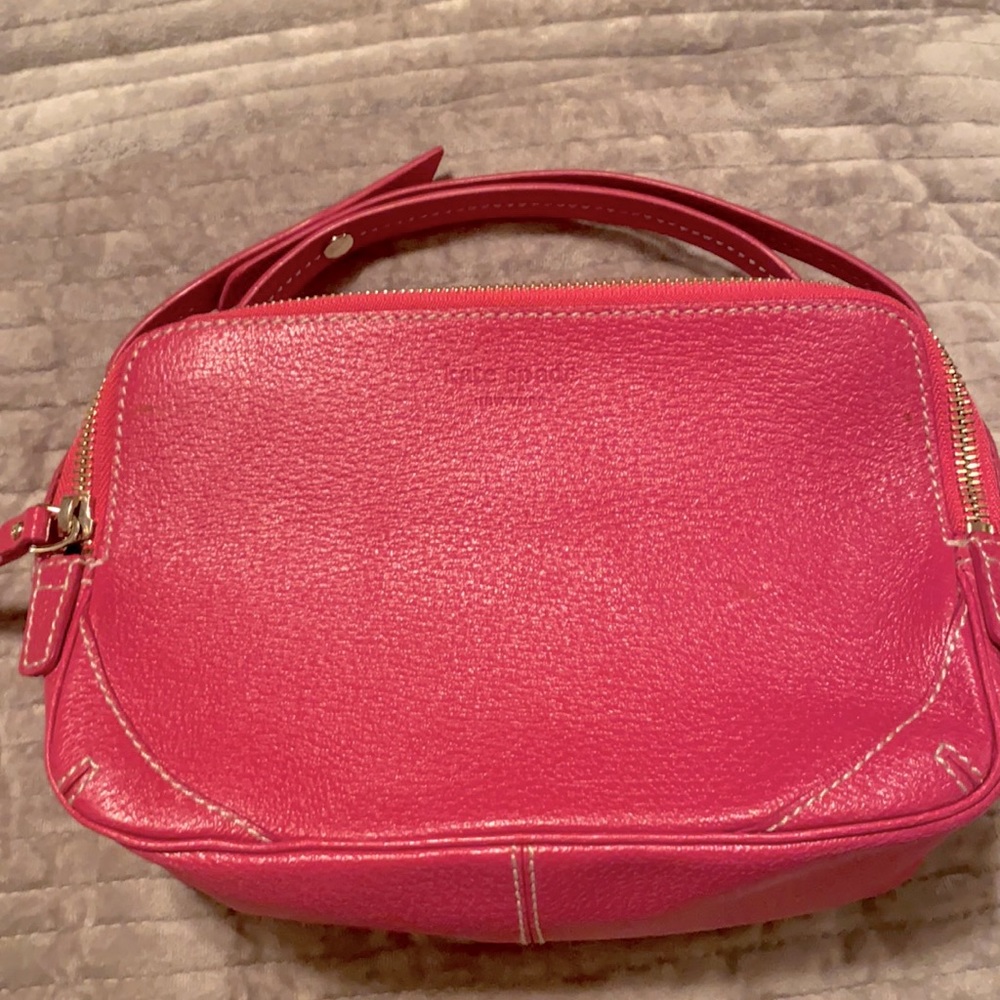 New Authentic Kate Soade pink handbag with front zipper with strap